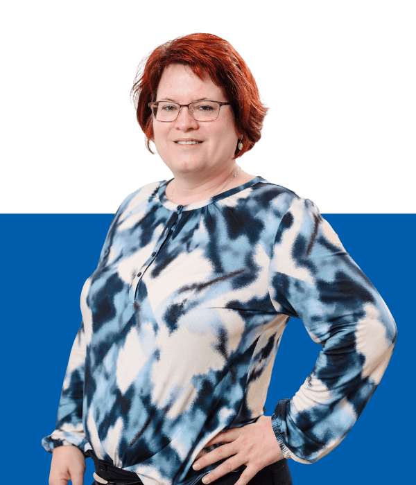 Ines Meier am Arbeitsplatz