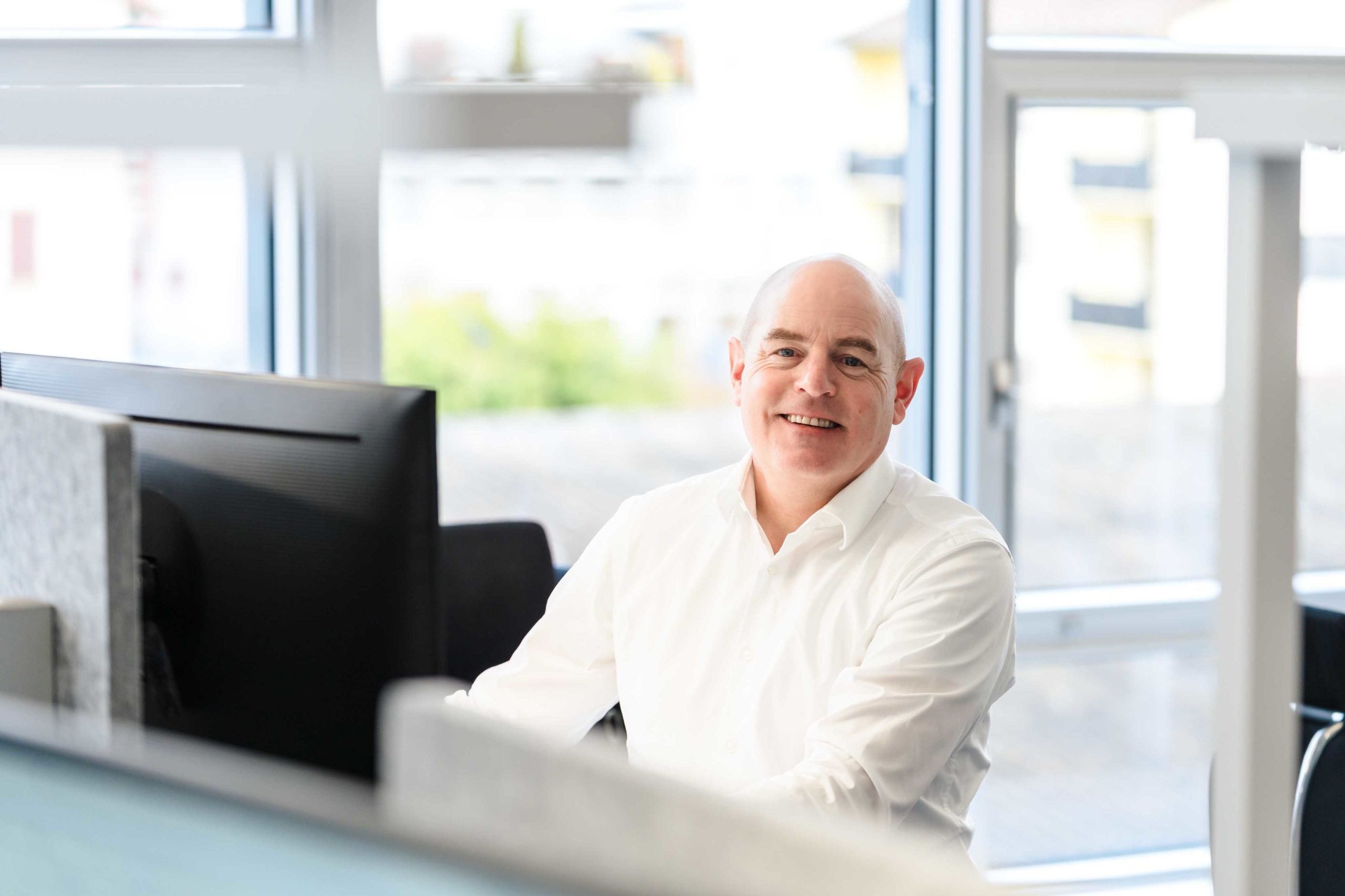 Patrick Hirzel am Arbeitsplatz